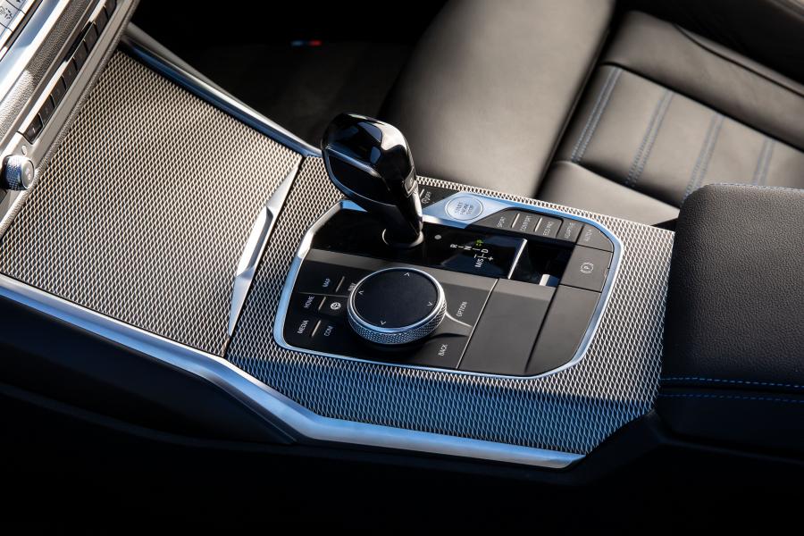 Детали интерьера BMW 320d M Sport xDrive (G20) 2019 года  (UK) (фото 13 из 40)